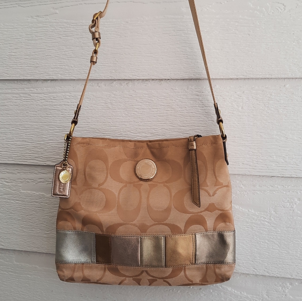 Vintage Coach F19209 Signature bag